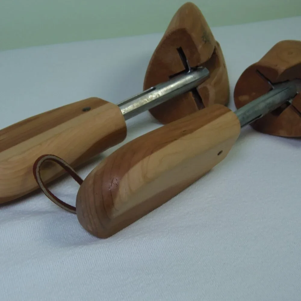 Men's Woodlore Cedar Shoe Stretchers SZ M  Business MobBoss Eclectic Grandpa‎